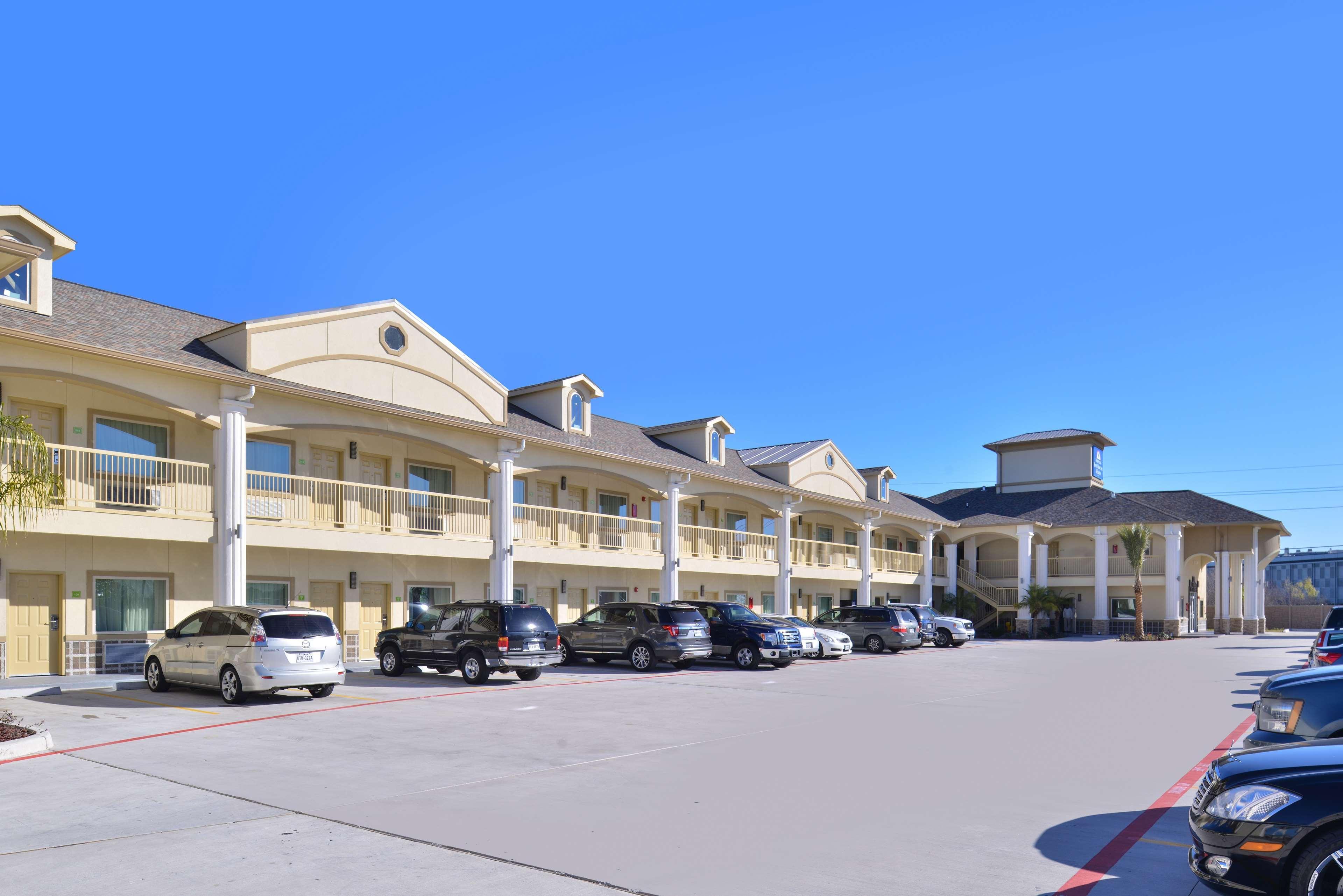 Mission Bend Americas Best Value Inn & Suites - Houston/Hwy 6 & Westpark מראה חיצוני תמונה